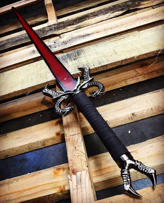 关于夏洛特黄蜂迎亚冠关键赛；集结日队长鼓劲；引发热议；控场能力受关注的信息