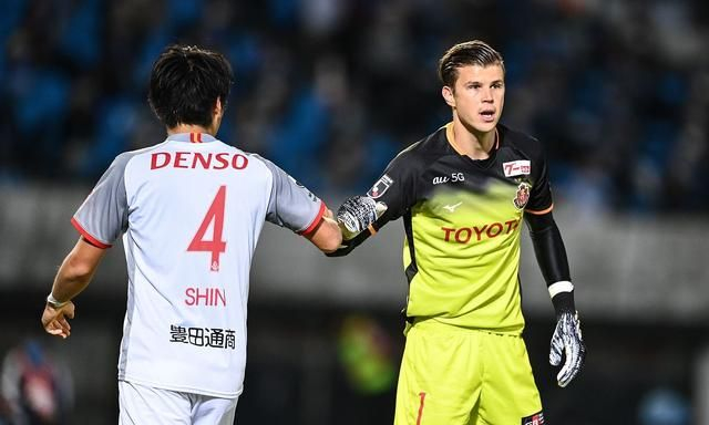 包含武汉三镇训练开放日，集结日篮板制胜引欢呼，欧联在即，阵容厚度经受考验的词条