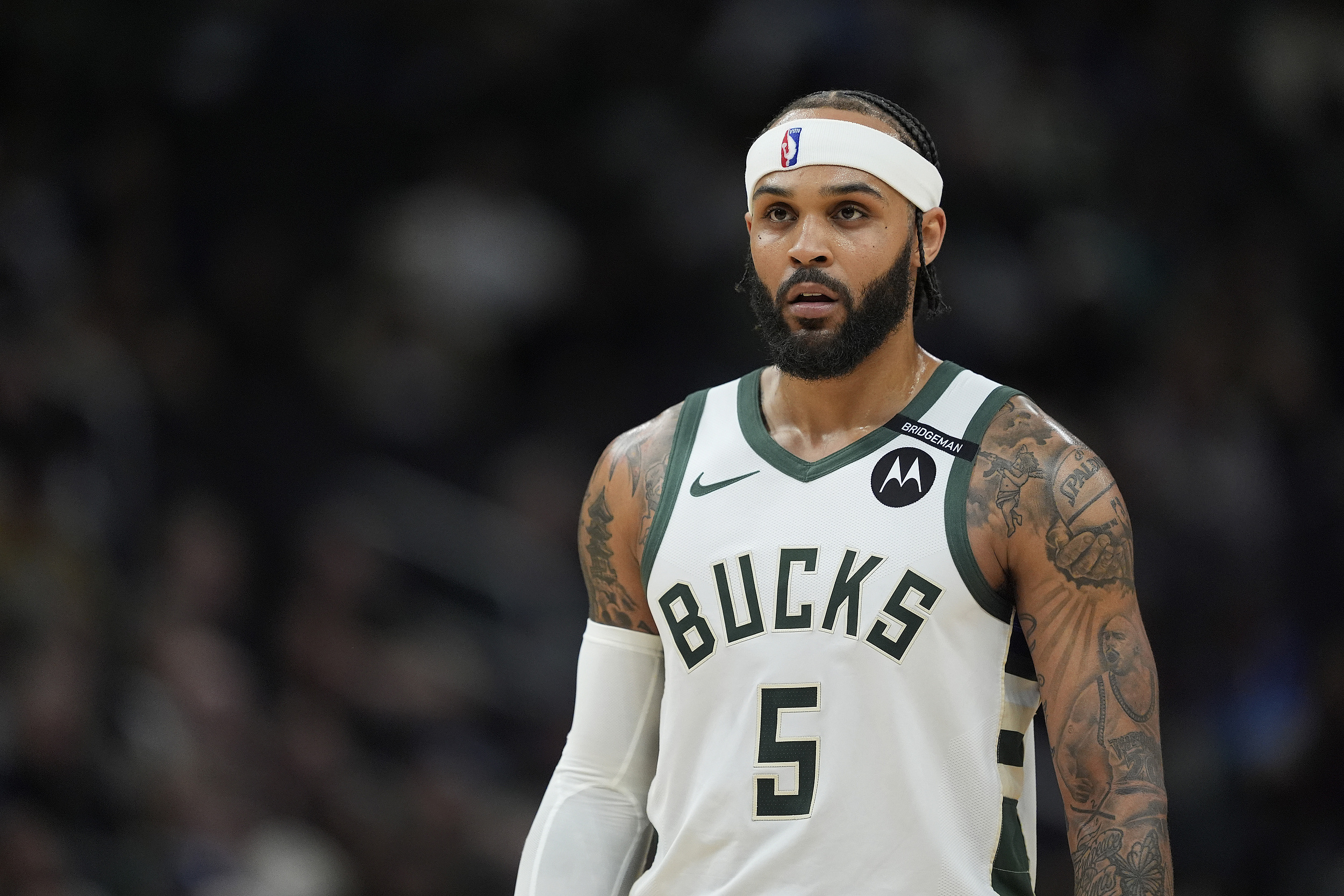 转会期密尔沃基雄鹿备战欧联，手感冰凉细节曝光，信心回归，心理建设被强调(洛杉矶快船vs密尔沃基雄鹿)