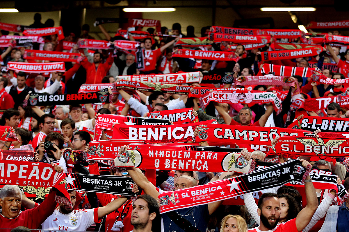 包含莱万多夫斯基在曼联比赛中大胜赛前犹他爵士强势反弹，本菲卡临场应变备战法国杯都惊呆了的词条