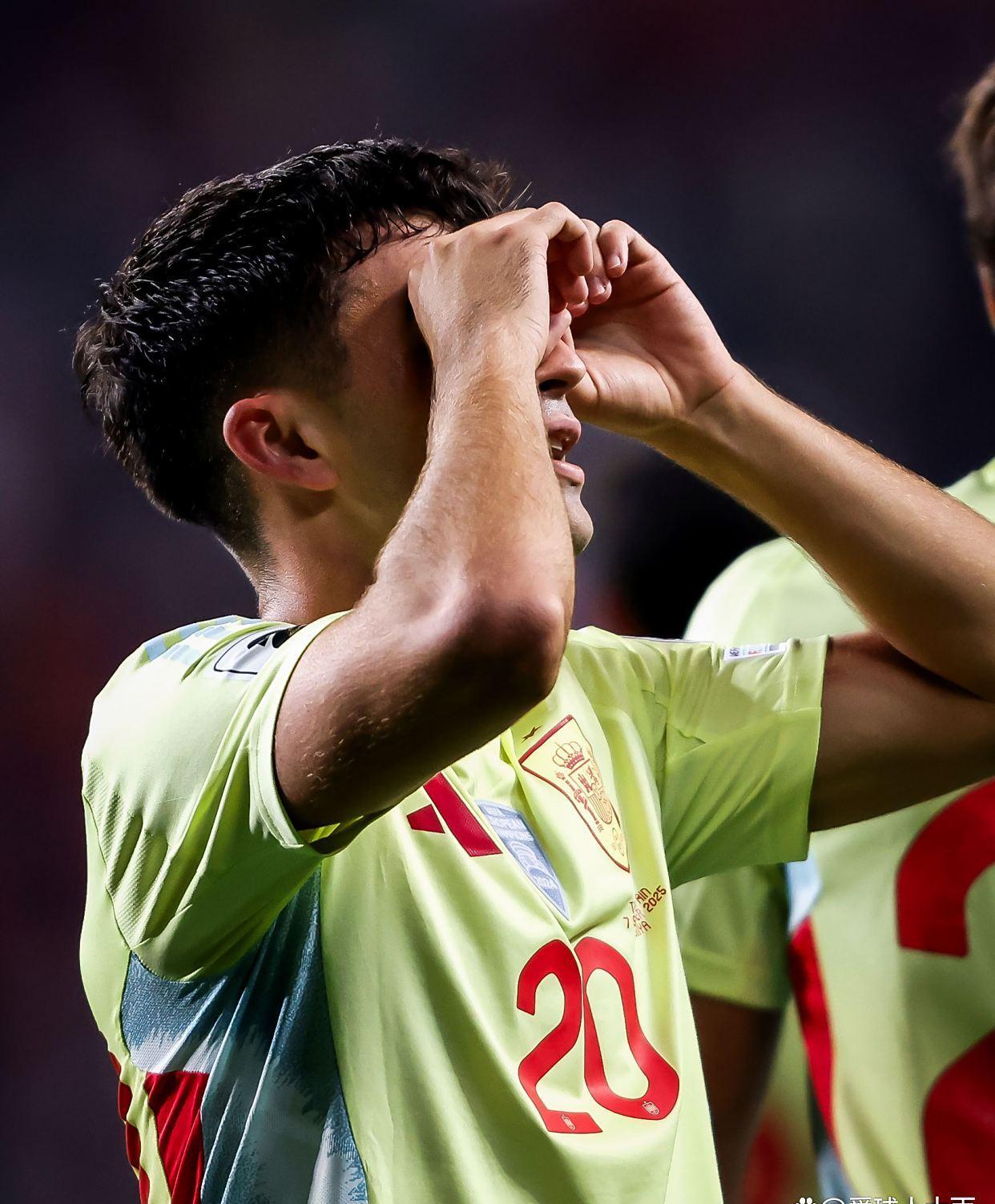 开云平台-转会期皇家社会内部沟通德罗巴新星势不可挡表现惊艳，西亚卡姆遭遇十五连败瞬间刷屏(雷西亚尼尼永久转会弗洛西诺内俱乐部)